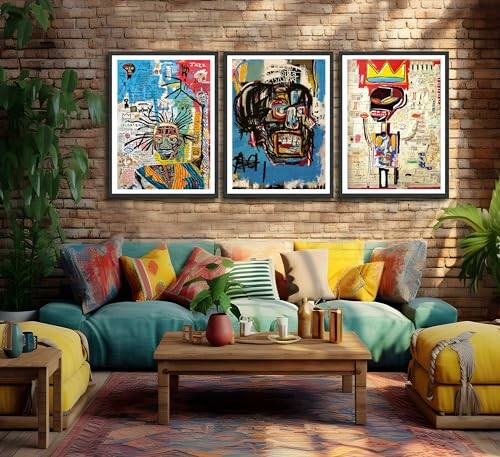 Salon coloré avec œuvres d'art sur le mur