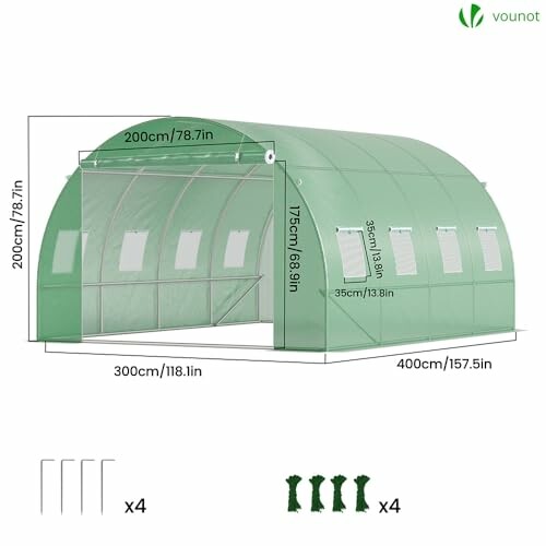 Serre tunnel verte avec dimensions et accessoires.