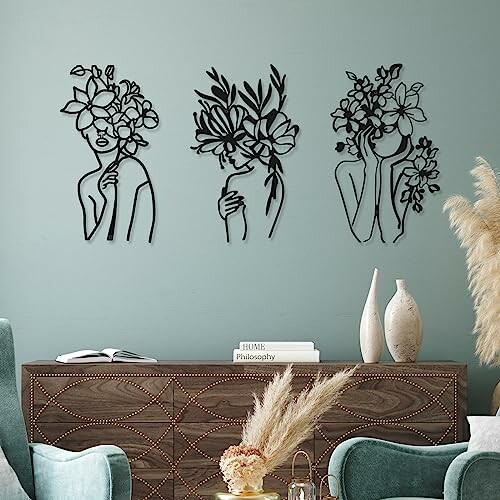 Décor mural moderne avec silhouettes florales.