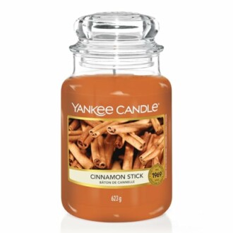 Bougie parfumée Yankee Candle à la cannelle.